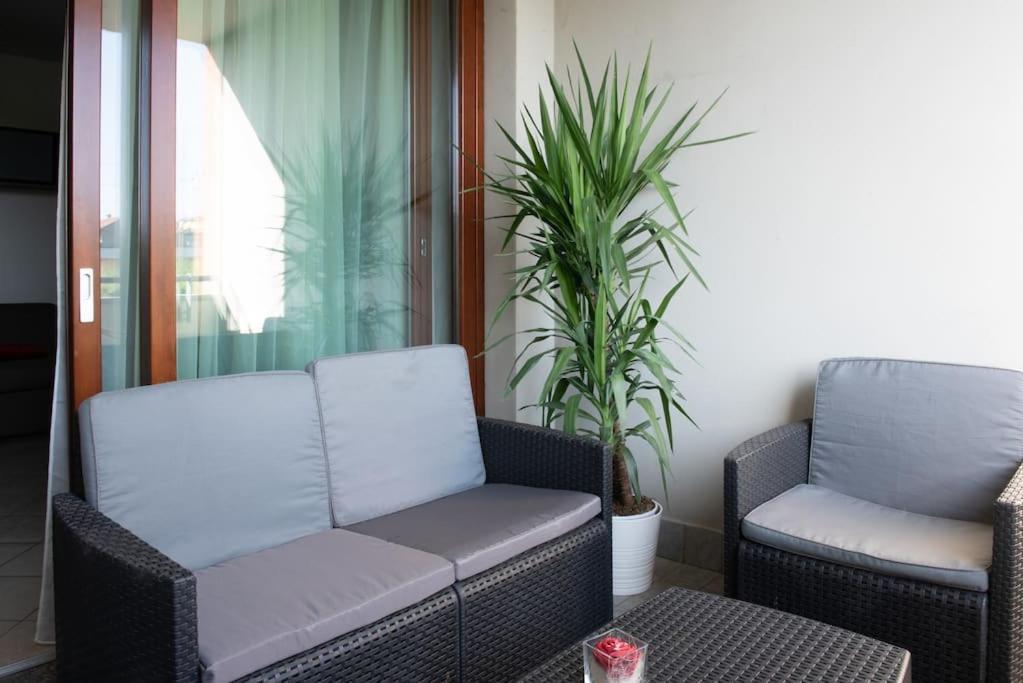 Bella Ciao Airport Apartment セリアーテ エクステリア 写真